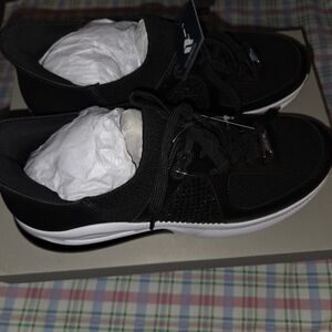 New Kenneth Cole Reaction Jenna Easy On sz 8.5 Women's Sneakers